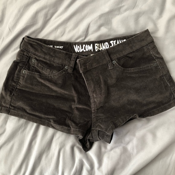 VOLCOM SHORTS - Picture 1 of 2